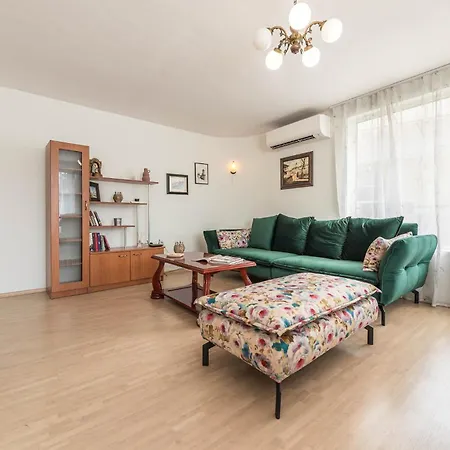 Aristocratic To The Sea Garden * Varna