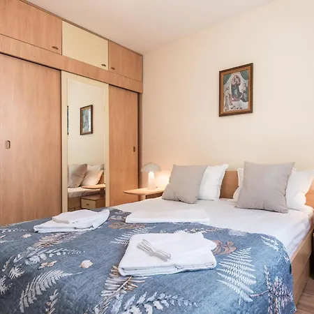 Aristocratic To The Sea Garden * Varna