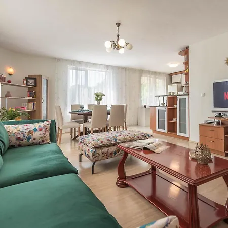 Aristocratic To The Sea Garden Appartement *