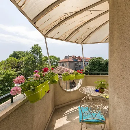 Aristocratic To The Sea Garden Varna