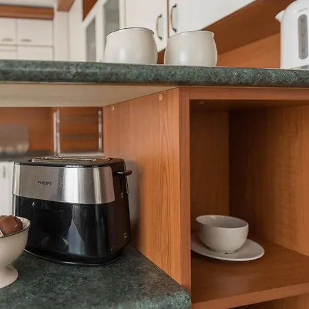 Aristocratic To The Sea Garden Appartement