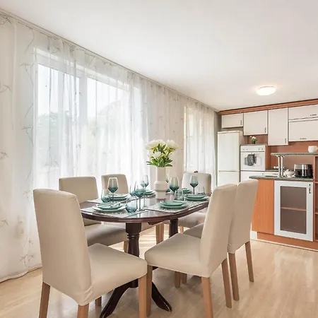 Aristocratic To The Sea Garden Appartement *