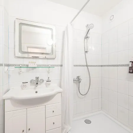 Aristocratic To The Sea Garden Appartement *