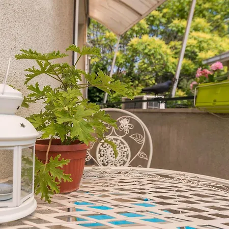 Aristocratic To The Sea Garden Appartement *