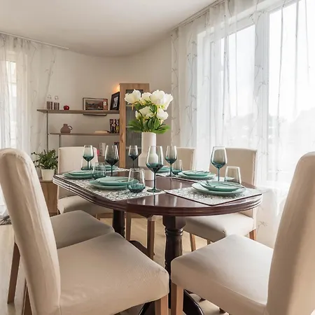 Aristocratic To The Sea Garden Appartement