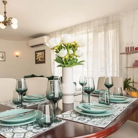 Aristocratic To The Sea Garden Apartamento Varna