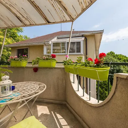 Aristocratic To The Sea Garden ヴァルナ