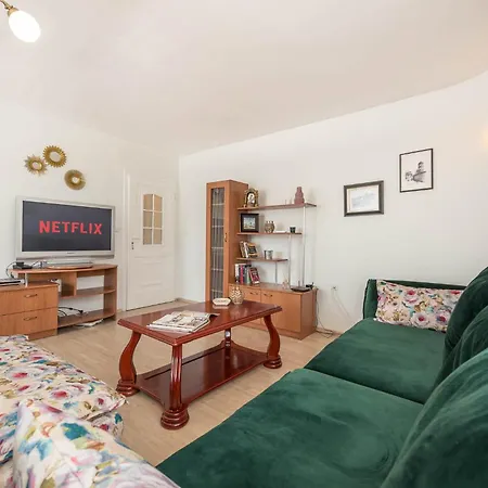 Aristocratic To The Sea Garden ヴァルナ